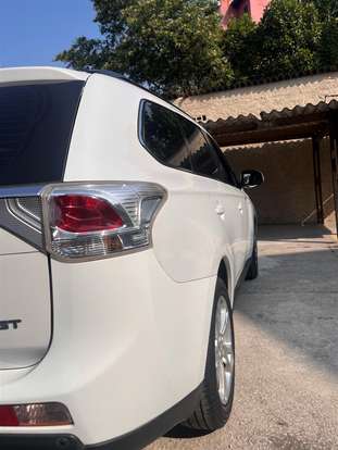 MITSUBISHI-OUTLANDER-2014