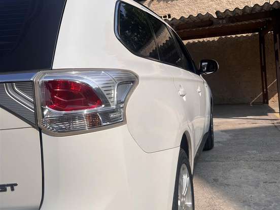 MITSUBISHI-OUTLANDER-3.0 GT 4X4 V6 24V GASOLINA 4P AUTOMÁTICO MITSUBISHI-OUTLANDER-2014