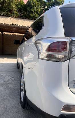 MITSUBISHI-OUTLANDER-2014
