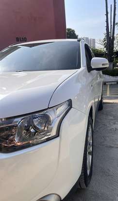 MITSUBISHI-OUTLANDER-2014
