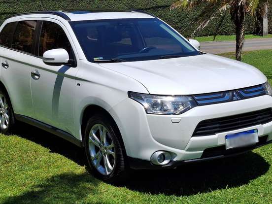 MITSUBISHI-OUTLANDER-3.0 GT 4X4 V6 24V GASOLINA 4P AUTOMÁTICO MITSUBISHI-OUTLANDER-2013