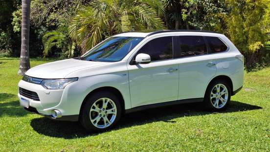 MITSUBISHI-OUTLANDER-2013