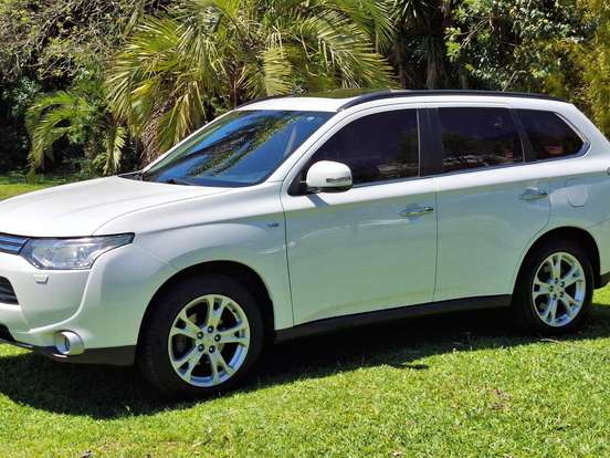 MITSUBISHI-OUTLANDER-3.0 GT 4X4 V6 24V GASOLINA 4P AUTOMÁTICO MITSUBISHI-OUTLANDER-2013