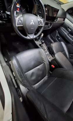 MITSUBISHI-OUTLANDER-2013