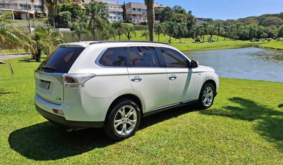 MITSUBISHI-OUTLANDER-2013