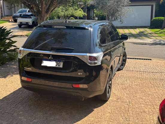 MITSUBISHI-OUTLANDER-2014