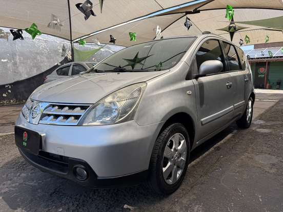 NISSAN-LIVINA-2010