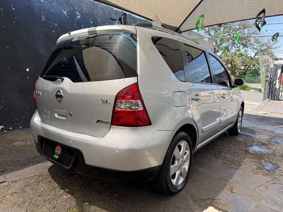 NISSAN-LIVINA-2010
