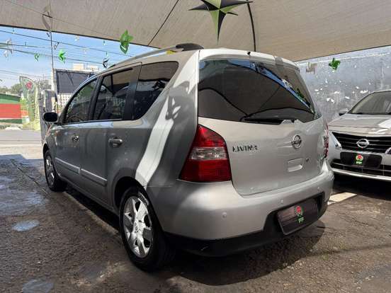 NISSAN-LIVINA-2010