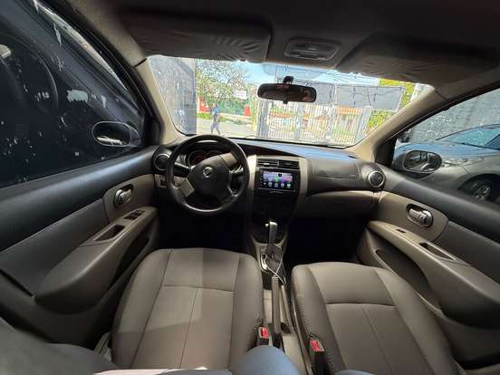 NISSAN-LIVINA-2010