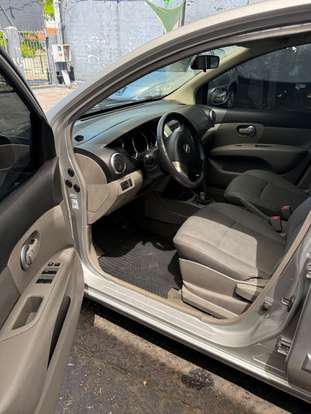 NISSAN-LIVINA-1.8 SL 16V FLEX 4P AUTOMÁTICO NISSAN-LIVINA-2010