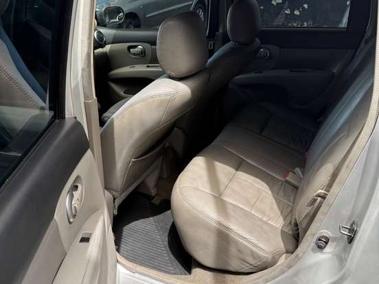 NISSAN-LIVINA-1.8 SL 16V FLEX 4P AUTOMÁTICO NISSAN-LIVINA-2010