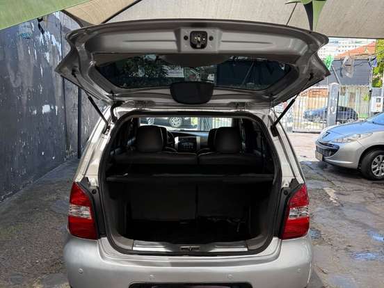 NISSAN-LIVINA-1.8 SL 16V FLEX 4P AUTOMÁTICO NISSAN-LIVINA-2010