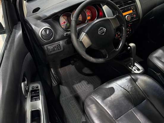 NISSAN-LIVINA-1.8 SL 16V FLEX 4P AUTOMÁTICO NISSAN-LIVINA-2012