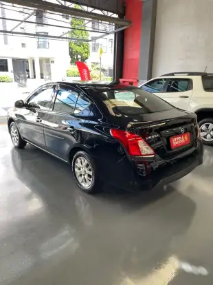 NISSAN-VERSA-2019