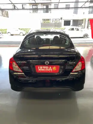 NISSAN-VERSA-2019
