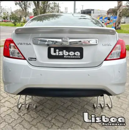 NISSAN-VERSA-2019