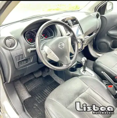 NISSAN-VERSA-2019