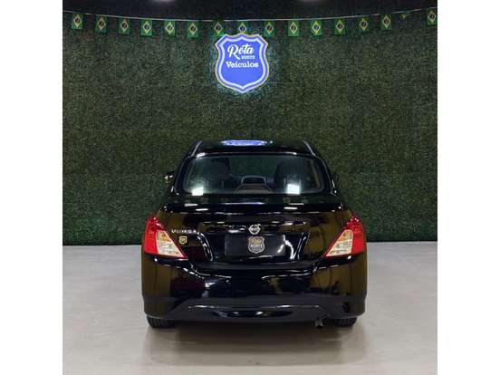 NISSAN-VERSA-2018