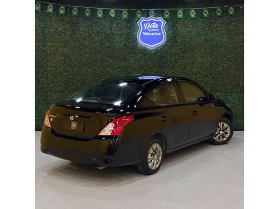 NISSAN-VERSA-2018