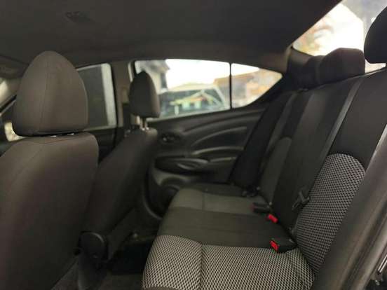 NISSAN-VERSA-2021