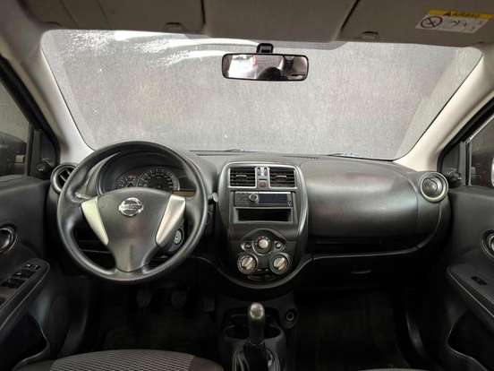 NISSAN-VERSA-2021
