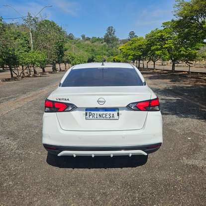 NISSAN-VERSA-2024