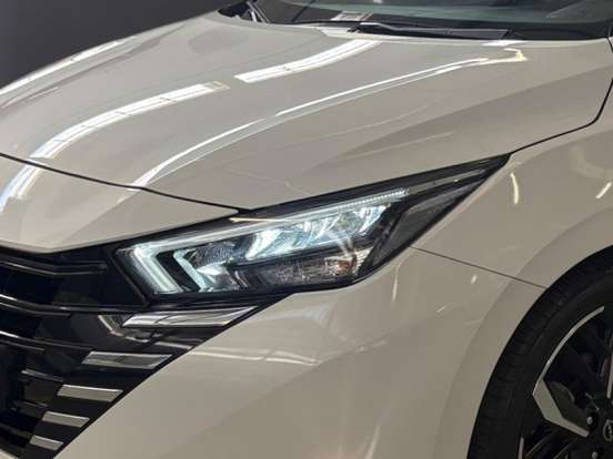NISSAN-VERSA-2023