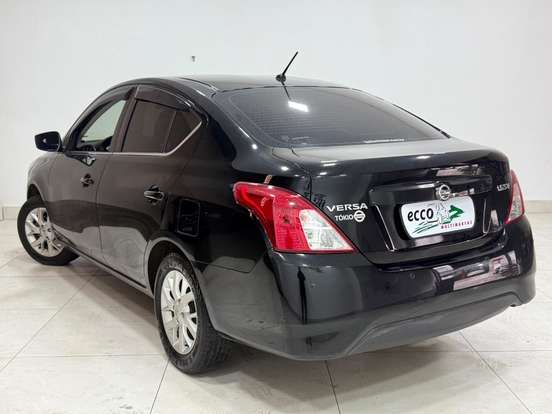NISSAN-VERSA-2016