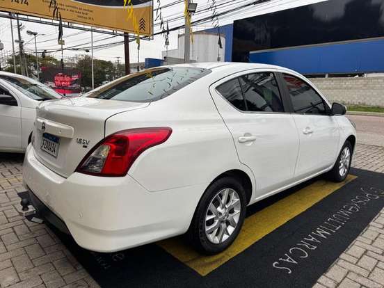 NISSAN-VERSA-2016
