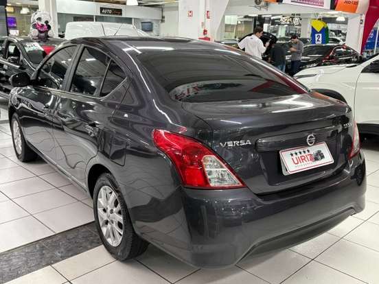 NISSAN-VERSA-2019