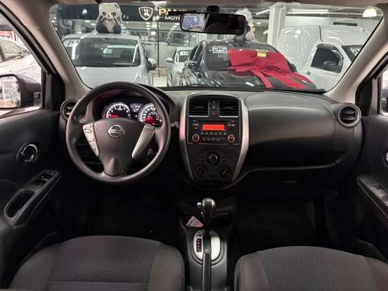 NISSAN-VERSA-2019