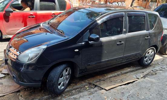 NISSAN-LIVINA-2009