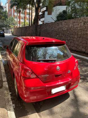 NISSAN-TIIDA-2012