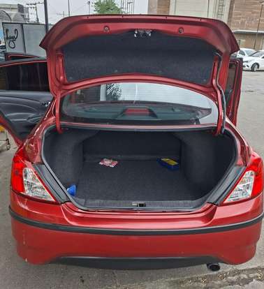 NISSAN-VERSA-2020