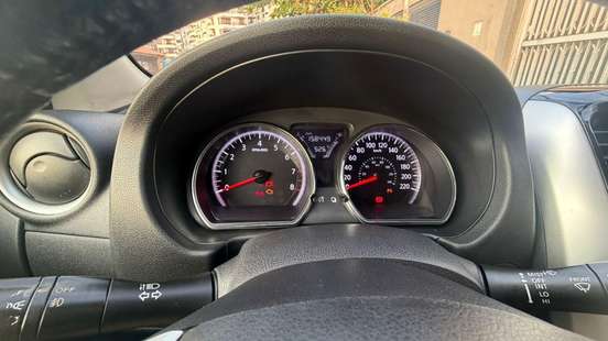 NISSAN-VERSA-2015