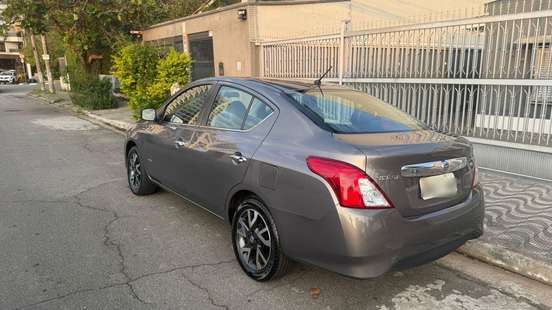 NISSAN-VERSA-2015