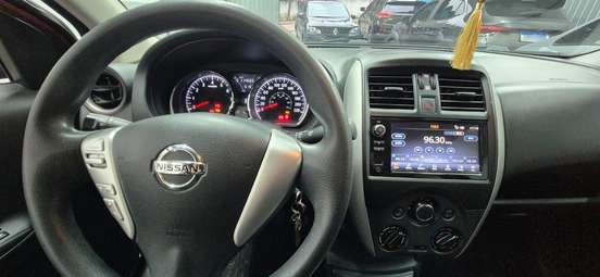 NISSAN-VERSA-2020