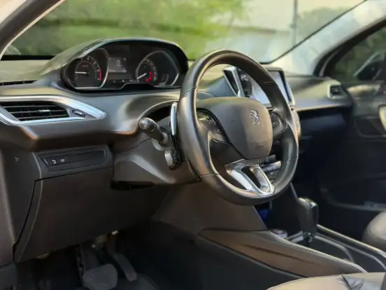 PEUGEOT-2008-1.6 16V FLEX GRIFFE 4P AUTOMÁTICO PEUGEOT-2008-2016