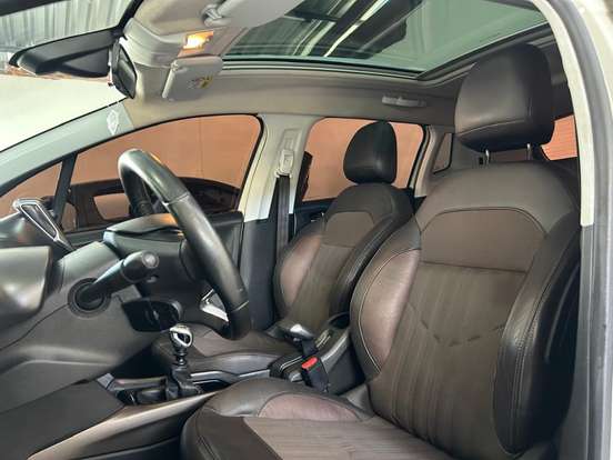 PEUGEOT-2008-2015
