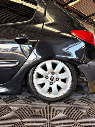 PEUGEOT-207-2011
