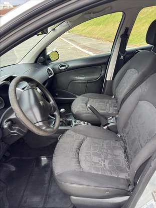 PEUGEOT-207-2010