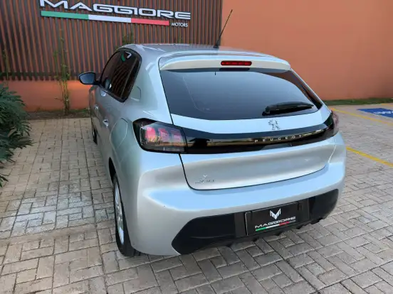 PEUGEOT-208-2021