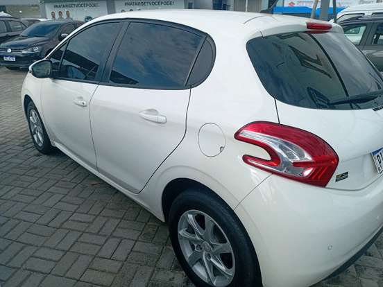PEUGEOT-208-2014