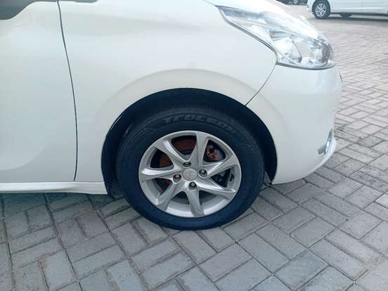 PEUGEOT-208-2014