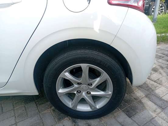 PEUGEOT-208-2014