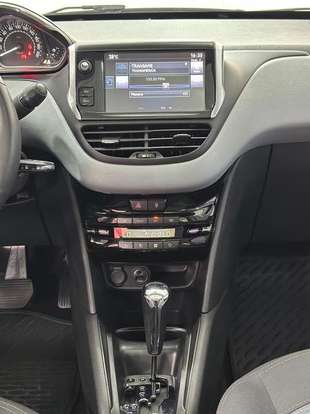 PEUGEOT-208-2016