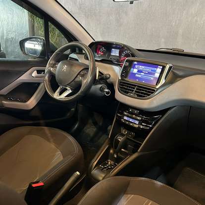 PEUGEOT-208-2016