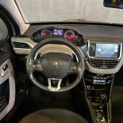 PEUGEOT-208-2016