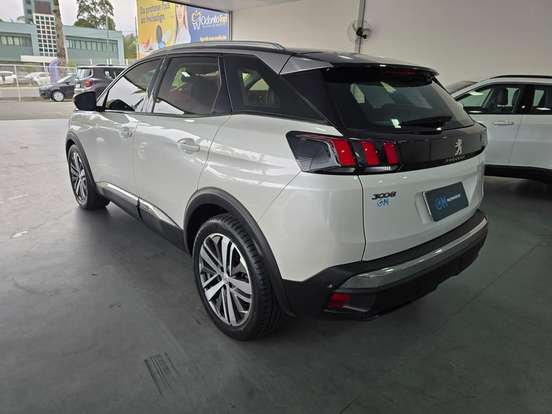 PEUGEOT-3008-2018